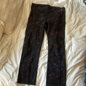 Lululemon size 4 capri leggings gs with pockets